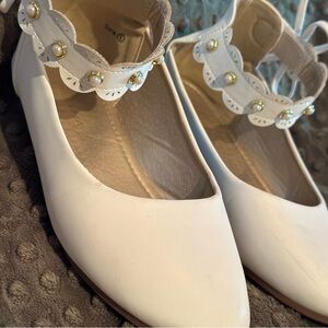 Pandaninja shoes, Pearl-Trim Ankle Velcro straps, Cream Ballet Flats